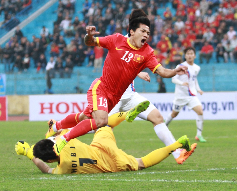 Video tong hop tran hoa tren chan cua DTVN hinh anh