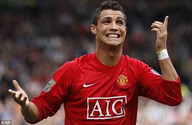 Ronaldo xep sau Henry trong top 10 sao nuoc ngoai NH Anh hinh anh