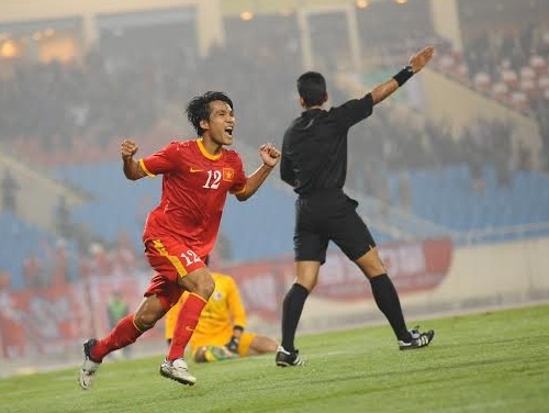 Ban thang nang ty so len 2-0 cua Anh Duc hinh anh