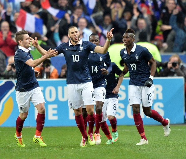 Phap 2-0 Ha Lan: Dap tan con loc cam hinh anh