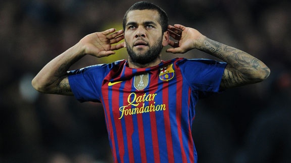 Ban an dinh ty so 2-1 cua Dani Alves hinh anh