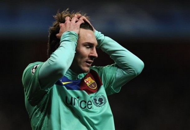 Cu sut doi cot doc cua Messi hinh anh