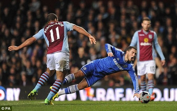 Hinh anh Chelsea chet guc tai Villa Park hinh anh