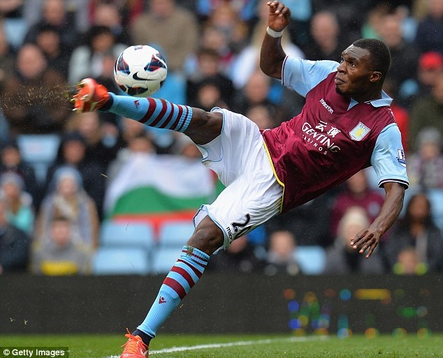 Pha bat volley rat dep mat cua Benteke hinh anh