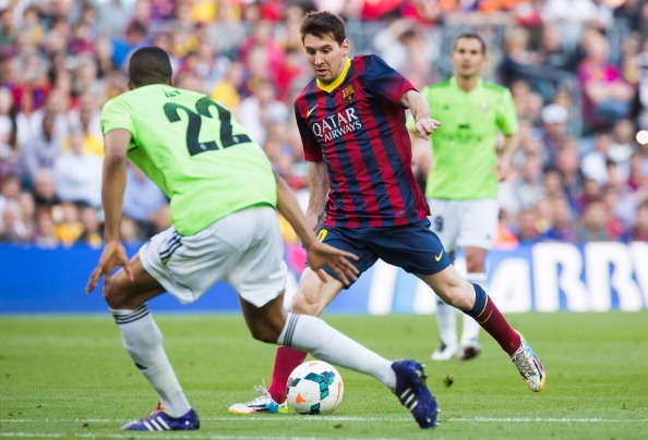 Messi doi dao the luc de tiep don Real hinh anh