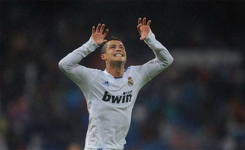 Sao Barca goi Ronaldo la manh thu hinh anh