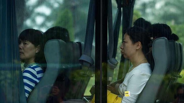 Ferrari lay cho o cua than nhan hanh khach may bay mat tich hinh anh