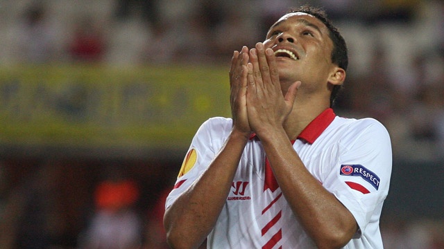 Ban nang ty so len 2-1 cua Bacca vao luoi Real hinh anh