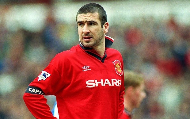 Cantona xứng đáng nhận được sự tôn kính bởi ông là một trong những cầu thủ nước ngoài đầu tiên thắp sáng Premier League. Dù chỉ 5 năm chơi bóng cho M.U nhưng tầm ảnh hưởng mà danh thủ người Pháp tạo ra tại Old Trafford là vô cùng lớn. Cụ thể, ngoài 9 danh hiệu cùng bầy Quỷ đỏ (4 Premier League, 3 FA Cup và 2 Community Shield), Cantona còn là người dìu dắt lứa cầu thủ trẻ ở M.U phát triển tối đa khả năng chơi bóng.