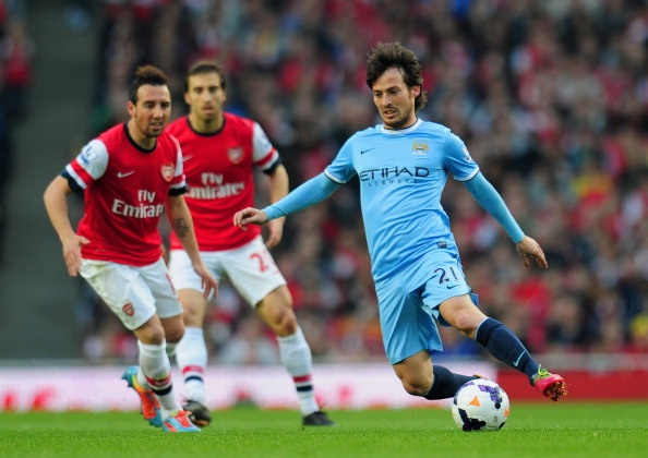 Hiệp 1 trận gặp Man City, hàng phòng ngự của Arsenal thường xuyên rơi vào cảnh thất điên bát đảo trước những pha đi bóng của Silva. Rất tiếc là ngôi sao người Tây Ban Nha không thể giúp Man xanh giành trọn 3 điểm ngay cả khi anh xuyên thủng mành lưới của Pháo thủ.