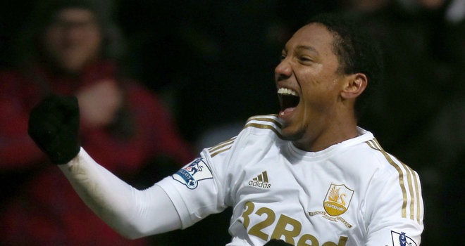 De Guzman tỏa sáng rực rỡ trong 75 phút có mặt trên sân. Cầu thủ mang hai quốc tịnh Canada – Hà Lan đã lập cú đúp, giúp Swansea giành chiến thắng vang dội 3-0 trước Norwich City.