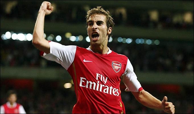 Arsenal chơi bùng nổ trong hiệp 2 khi tiếp đón Man City, trong đó Flamini là người chơi nổi bật nhất. Tiền vệ người Pháp không chỉ hỗ trợ đắc lực cho hàng thủ mà còn thường xuyên lên hỗ trợ tấn công. Anh chính là chủ nhân của bàn thắng duy nhất, giúp Arsenal giành lại 1 điểm từ tay Man xanh.
