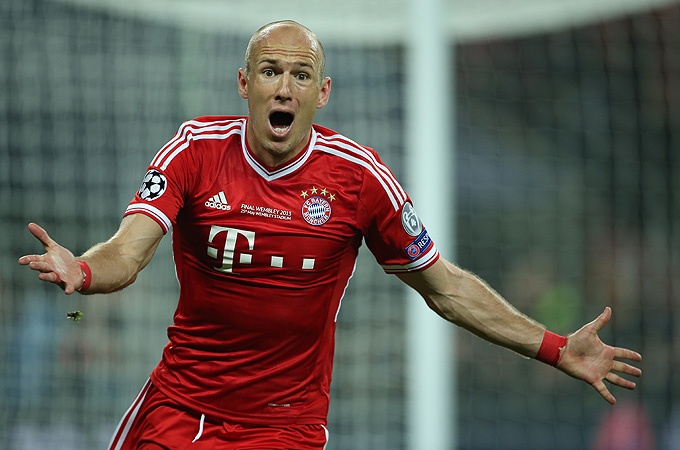 Thomas Mueller không phải là sự lựa chọn tồi (ghi 4 bàn + 1 pha kiến tạo). Tuy nhiên, Robben vẫn xứng đáng hơn. Tuyển thủ người Hà Lan đã hoàn thành xuất sắc nhiệm vụ đàu tàu khi Ribery chấn thương (ở trận tứ kết lượt đi gặp Arsenal). Mùa này, Robben ghi 3 bàn và có 3 pha kiến tạo ở Champions League.