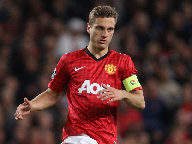 Jerome Boateng có thể hơn Vidic về sức trẻ. Tuy nhiên, kinh nghiệm thi đấu của tuyển thủ Đức không thể bằng đàn anh người Serbia. Mùa này, Vidic không còn duy trì được phong độ đỉnh cao, nhưng anh vẫn được đánh giá là một trong những trung vệ tốt nhất châu Âu hiện nay.