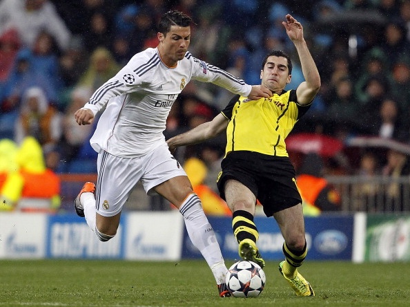 Ronaldo đánh dấu cột mốc 100 lần ra sân tại Champions League bằng phong độ ấn tượng. Bàn ấn định chiến thắng 3-0 cho Real ở phút 57 giúp CR7 quân bình kỷ lục 14 bàn của Lionel Messi trong 1 mùa giải.