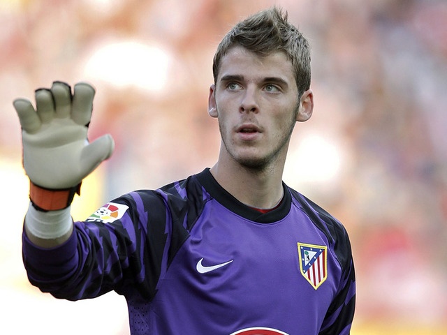 Real đang tìm cách đưa De Gea về Madrid trong thời gian qua. Tuy nhiên, Los Blancos sẽ không có cơ hội, bởi M.U chắc chắn không để một trong những ngôi sao sáng nhất của mình ra đi. Ở mùa năm nay, De Gea là một trong những điểm sáng hiếm hoi trong đội hình thi đấu của Quỷ đỏ.