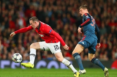 Rooney co the lo tran tai dau Bayern vi chan thuong hinh anh