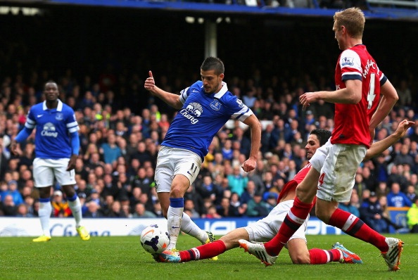 Everton 3-0 Arsenal: Phao thu co nguy co bat khoi Top 4 hinh anh