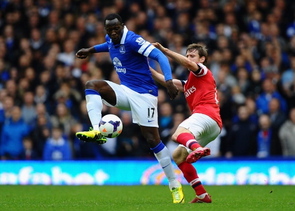 Ngoài khả năng tỳ đè cực tốt, Lukaku còn khiến hàng thủ của Arsenal gặp rất nhiều khó khăn với những pha đi bóng tốc độ. Trong chiến thắng 3-0 của Everton, trung phong người Bỉ đóng góp 1 bàn.