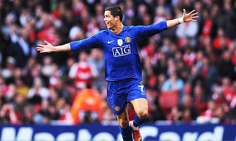 Toc do kinh hoang cua Rooney va Ronaldo khi gap Arsenal hinh anh