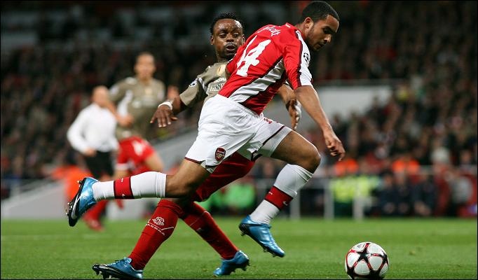 Cu but toc kinh hoang cua Walcott o tran gap Brighton hinh anh