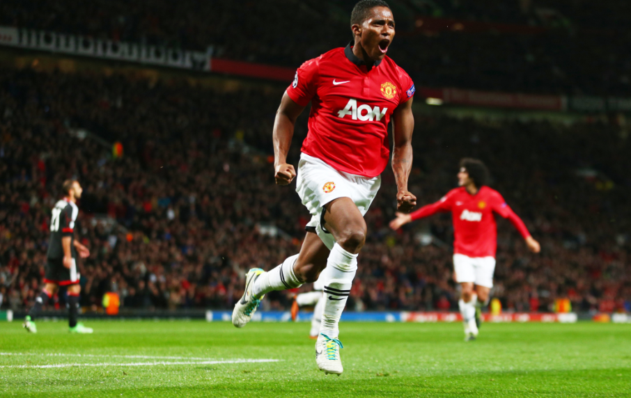 Valencia but toc trong tran gap Liverpool mua truoc hinh anh