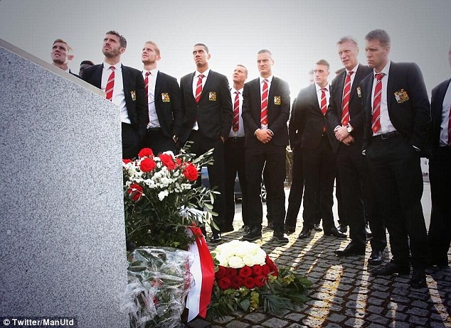 M.U lay tham hoa Munich lam dong luc cho cuoc chien Bayern hinh anh