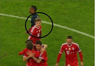 Kroos thoang buon khi M.U bi loai? hinh anh