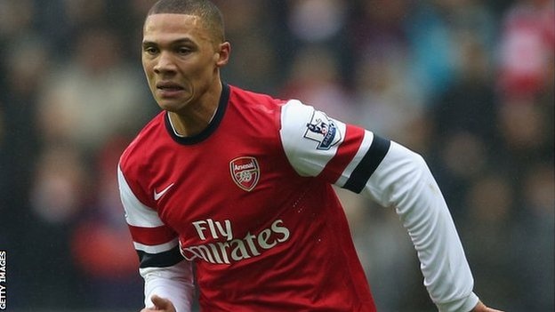 Gibbs được đôn lên đội 1 từ mùa 2007/08, nhưng mãi tới mùa giải 2012/13 hậu vệ người Anh mới được HLV Wenger trọng dụng nhiều. Bước sang mùa giải năm nay, Gibbs gây ấn tượng mạnh và trở thành chốt chặn vững chắc bên hành lang trái của Pháo thủ.