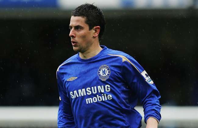 Năm 2005, Del Horno gia nhập Chelsea với giá 8 triệu bảng. Tuy nhiên, sau đúng một mùa, hậu vệ trái người Tây Ban Nha bị Mourinho tống cổ khỏi Stamford Bridge vì màn trình diễn kém cỏi. Dẫu vậy, chừng đó thời gian cũng đủ giúp cựu cầu thủ Bilbao đăng quang ở giải đấu số 1 nước Anh (mùa 2005/06).