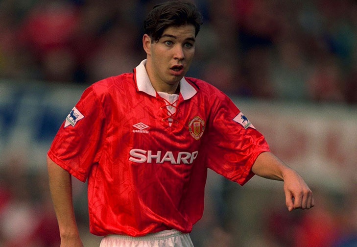 Sir Alex Ferguson giành tới 13 danh hiệu Premier League cùng M.U, một trong số đó ông hưởng cùng con trai của mình là Darren Ferguson (mùa 1992/93). Tuy nhiên, Darren gần như không có đóng góp gì cho Quỷ đỏ. Sau 4 năm chơi bóng tại Old Trafford (1990-1994), cựu tiền vệ sinh năm 1972 ra sân vỏn vẹn 27 lần và không ghi nổi 1 bàn.