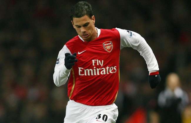 Aliadiere có màn ra mắt Arsenal vào mùa 2001/02, vào thay Thierry Henry trong chiến thắng 4-1 trước Fulham. Tính đến thời điểm rời chia tay Pháo thủ vào hè 2007, tiền đạo người Pháp ra sân vỏn vẹn 29 lần tại Premier League và ghi duy nhất 1 bàn thắng. Thế nhưng, Aliadiere vẫn một lần bước lên bục vinh quang cùng Pháo thủ ở mùa 2003/04.