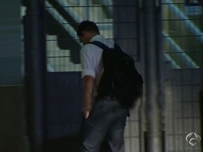 Hình ảnh Messi phải rời Nou Camp bằng cổng phụ. Ảnh: Sport.es.