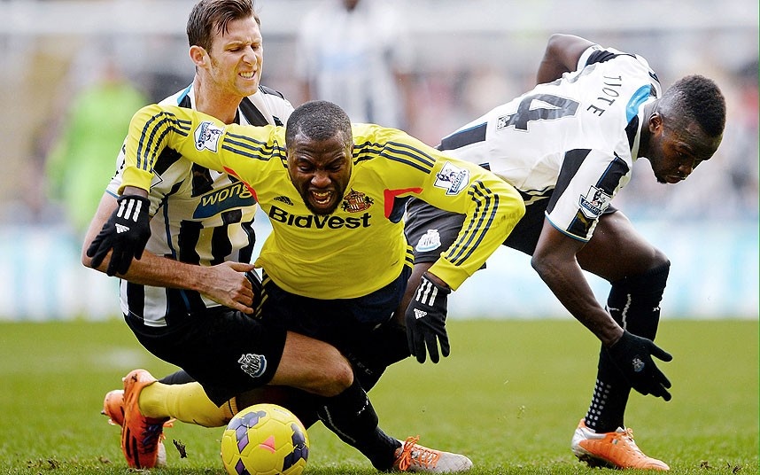 Altidore là cầu thủ rẻ nhất trong số những người mà HLV Paolo Di Canio mua về cho Sunderland hồi hè năm ngoái. Thế nhưng, sau 1.692 phút phục vụ Mèo đen, chân sút người Mỹ ghi duy nhất 1 bàn. Thành tích này khó có thể chấp nhận nếu biết mùa trước đó anh ghi tới 23 bàn cho AZ. Cũng chỉ vì màn trình diễn nghèo nàn mà Altidore bị đày xuống thi đấu cho đội U21 Sunderland.