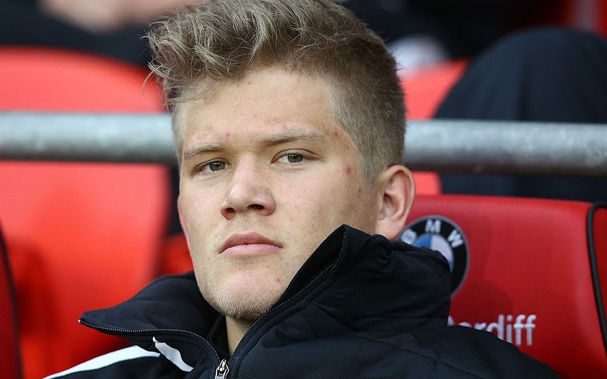 Khi một tiền đạo tịt ngòi, người ta thường tính xem giá cả của mỗi bàn thắng mà chân sút đó ghi được cho CLB là bao nhiêu. Nhưng với thương vụ Cornelius thì chắc chắn họ không làm được, bởi tiền đạo này không ghi nổi 1 bàn sau 11 lần thi đấu cho Cardiff. Quá ngán ngẩm với thành tích nhạt nhòa của Cornelius, BLĐ Cardiff đã đẩy anh trở lại FC Copenhagen hồi tháng 1 vừa qua.