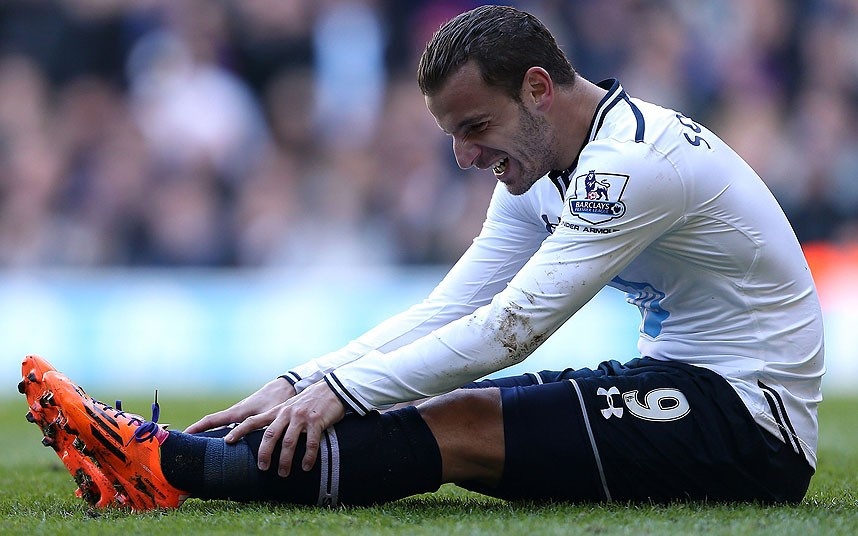 Sự nghiệp của Soldado ở Spurs diễn ra không thể tươi đẹp hơn. Sau 3 trận đầu tiên tại giải Ngoại hạng Anh, cựu ngôi sao của Valencia sút tung lưới đối phương tới 4 lần. Tuy nhiên, chẳng hiểu vì lý do gì mà sau đó tiền đạo người Tây Ban Nha lại đánh mất khả năng săn bàn. Minh chứng là 23 trận tiếp theo, Soldado chỉ có 2 lần lập công.