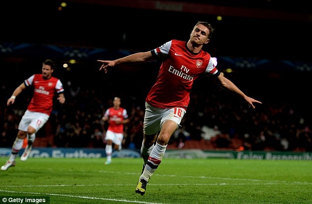 Pha dut diem gon gang cua Ramsey vao luoi Hull City hinh anh