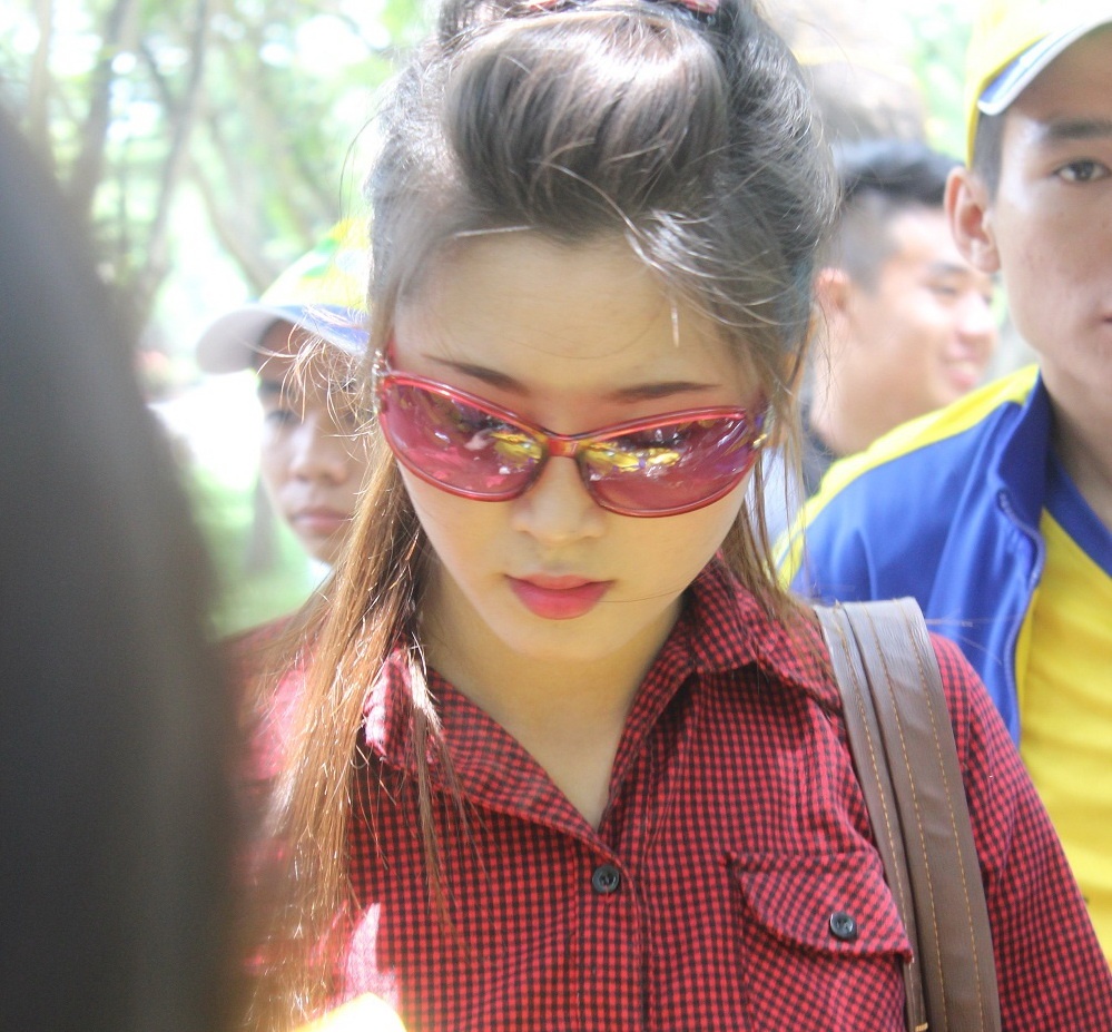 Fan nu xu Nghe khoe sac o san Binh Duong hinh anh