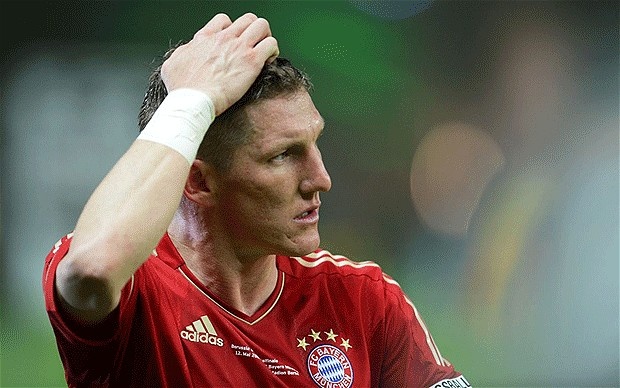 Schweinsteiger có cùng mức giá 40 triệu euro như Toni Kroos. Tuy vậy, sở dĩ Schweini có tên trong đội hình này là bởi kinh nghiệm chinh chiến của anh vượt trội so với người đàn em đồng hương.