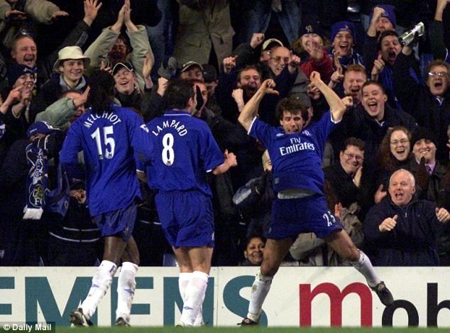 Cu danh got dang cap cua Zola vao luoi Norwich hinh anh