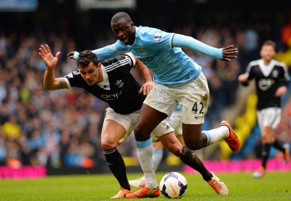 Giống như Gerrard, Yaya Toure được xem như là trái tim của Man City. Dù thi đấu ở vị trí tiền vệ, song tuyển thủ Bờ Biển Ngà lại là chân sút số 1 của của đội chủ sân Etihad. Sau 31 lần ra sân tại giải năm nay, cựu sao Barca ghi 18 bàn cùng 5 pha kiến tạo.