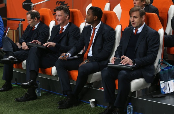 Diem tin 27/4: Van Gaal chot bo may huan luyen o M.U hinh anh