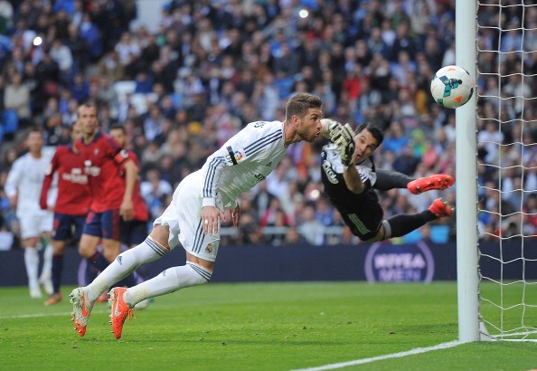 Pha danh dau tung luoi Osasuna cua Ramos hinh anh