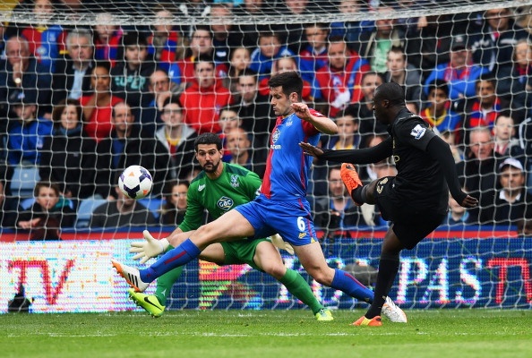Yaya Toure ghi ban an tuong vao luoi Crystal Palace hinh anh