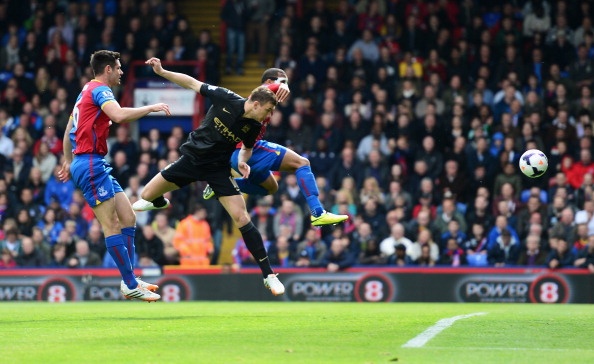 Dzeko danh dau tung luoi Crystal Palace hinh anh