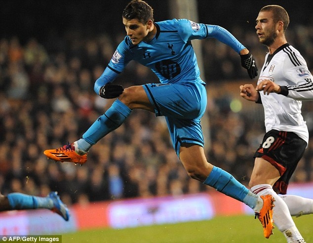 Spurs đã phải bỏ ra 30 triệu bảng để đón Lamela về từ Roma. Tuy nhiên, đây chỉ là bản hợp đồng hớ của đội bóng thành London. Cả mùa, tiền vệ người Argentina ra sân vỏn vẹn 9 lần và không ghi nổi 1 bàn thắng.