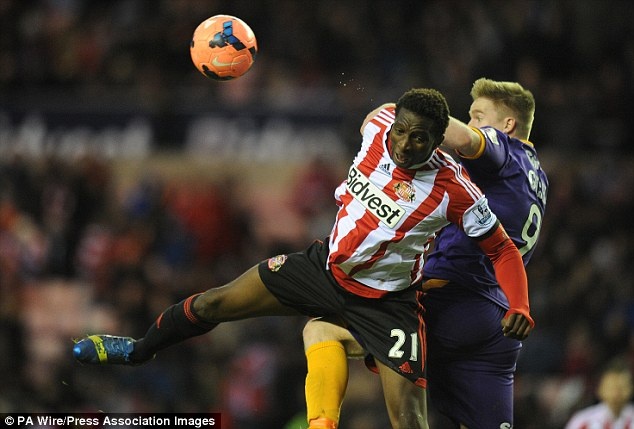 May cho Sunderland là họ không phải bỏ ra một xu nào để chiêu mộ Diakite. Sau nửa đầu mùa giải gắn bó với Mèo đen, cầu thủ người Pháp chẳng gây được chút dấu ấn gì, để rồi bị đẩy sang Fiorentina theo diện cho mượn. Người đại diện của Diakite từng thừa nhận cảm thấy hối tiếc khi đưa thân chủ của mình tới CLB vùng Đông Bắc nước Anh.