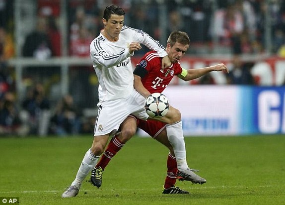 Bayern 0-4 Real: Ronaldo, Ramos lap cu dup hinh anh