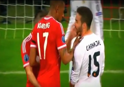 Ribery ngang nhien tat thang tay vao mat Carvajal hinh anh