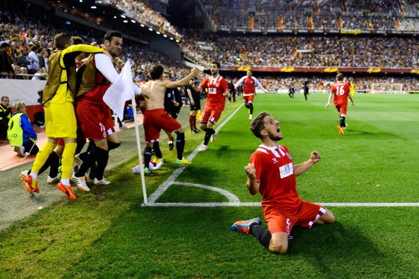 Valencia danh bai Sevilla 3-1 hinh anh